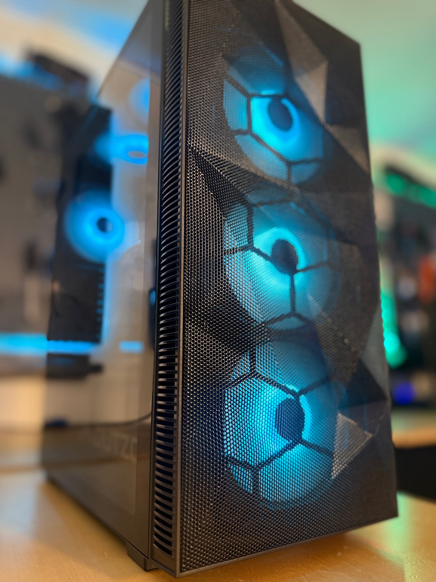 Ryzen 4500, RX 580 8gb, 16GB Ram, 480GB SSD